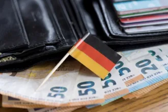 pensionistas-do-leste-alemao-recebem-ate-4400-euros-anuais-a-menos-que-os-do-oeste