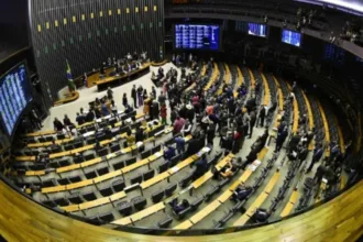 5×2:-camara-aprova-texto-base-de-pec-para-reduzir-jornada-a-40-horas-semanais-com-transicao-em-14-meses