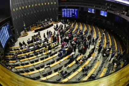 5×2:-camara-aprova-texto-base-de-pec-para-reduzir-jornada-a-40-horas-semanais-com-transicao-em-14-meses
