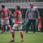 janderson-fala-de-mudanca-de-rotina-do-vila-nova-para-jogo-as-11h-contra-o-londrina:-“temos-de-estar-preparados”
