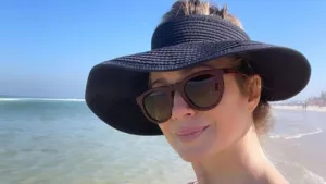 leticia-spiller-surge-de-biquini-e-faz-pose-que-surpreende-internautas;-veja
