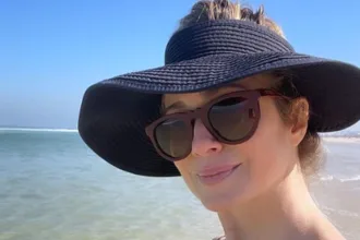 leticia-spiller-surge-de-biquini-e-faz-pose-que-surpreende-internautas;-veja