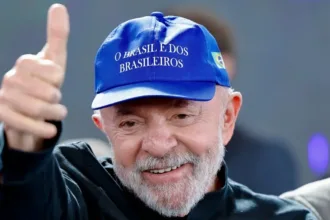 lula-celebra-avanco-do-fim-da-escala-6×1,-e-flavio-assina-proposta-alternativa