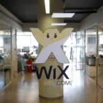 empresa-de-sites-wix-anuncia-demissao-de-mil-funcionarios-e-cita-avanco-da-inteligencia-artificial