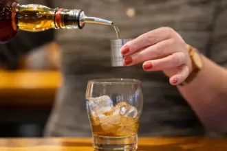 brasil-tera-menos-fumantes,-mas-maior-consumo-de-alcool-e-ultraprocessados-ate-2030