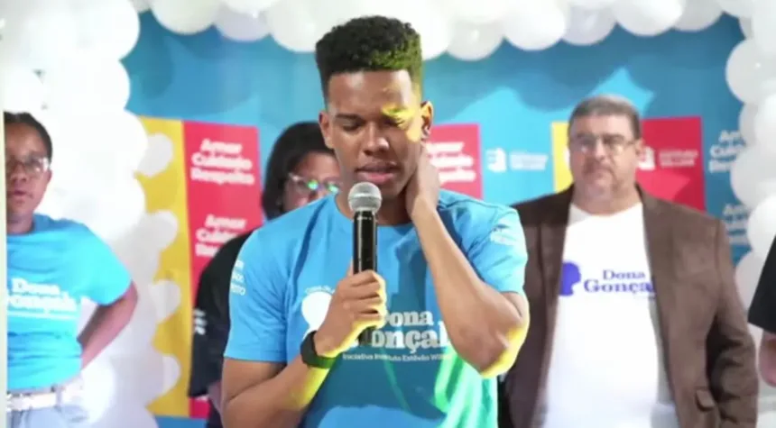 fora-da-copa,-estevao-se-emociona-na-inauguracao-de-casa-de-apoio-em-homenagem-a-avo