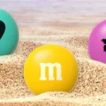 m&m’s-anuncia-parceria-com-love-island-usa-e-lanca-pacotes-interativos-tematicos-da-serie