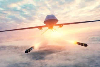 drone-russo-atinge-edificio-na-romenia-e-fere-duas-pessoas,-pais-avalia-artigo-4-da-otan