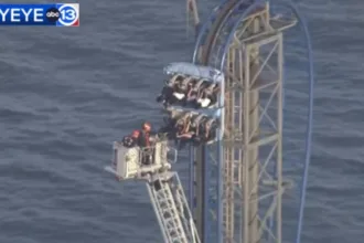 equipes-resgatam-8-alunos-presos-por-horas-em-montanha-russa-no-pleasure-pier-de-galveston