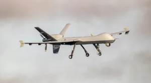 ataque-de-drone-russo-fere-2-em-predio-na-romenia-e-viola-espaco-aereo-da-otan