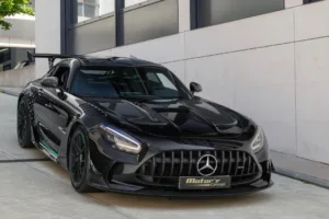 mercedes-amg-de-r$-800-mil-e-encontrada-abandonada-com-som-ligado-apos-batida-em-vitoria