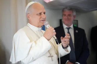 papa-leao-xiv-sobre-uso-de-ia-na-guerra:-‘nao-e-permitido-confiar-decisoes-letais-ou-irreversiveis-a-sistemas-artificiais’