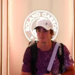 “arrepiado.-tenho-de-desfrutar-desses-momentos”,-comemora-joao-fonseca,-apos-vitoria-sobre-djokovic