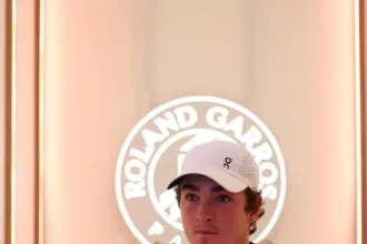 “arrepiado.-tenho-de-desfrutar-desses-momentos”,-comemora-joao-fonseca,-apos-vitoria-sobre-djokovic