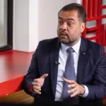 claudio-castro-ganha-cargo-no-pl-apos-desistir-de-disputar-o-senado