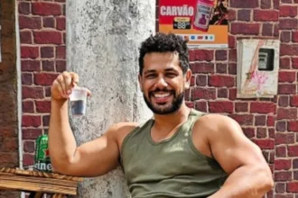 amaury-lorenzo-conquista-estabilidade-financeira-e-compra-casa-para-pais-apos-sucesso-em-novelas-da-globo