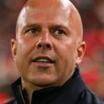 arne-slot-deixa-o-comando-tecnico-do-liverpool-apos-dois-anos-com-premier-league;-iraola-e-favorito