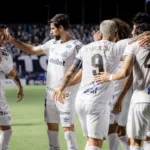santos-x-vitoria-pelo-brasileirao-betano:-onde-assistir-ao-vivo-e-escalacoes-provaveis