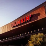 dunkin’-distribui-sacolas-gratuitas-para-clientes-na-compra-de-donuts-em-celebracao-ao-dia-nacional-da-rosquinha