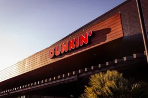 dunkin’-distribui-sacolas-gratuitas-para-clientes-na-compra-de-donuts-em-celebracao-ao-dia-nacional-da-rosquinha