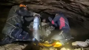 laos:-cinco-pessoas-resgatadas-de-caverna-inundada-apos-dez-dias;-dois-permanecem-desaparecidos