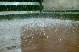 india-tem-alerta-de-chuva,-tempestade-e-granizo-para-este-sabado-com-alivio-da-onda-de-calor