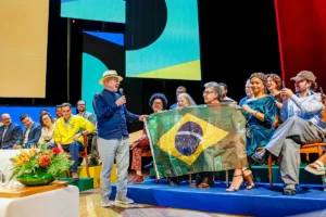 lula-defende-esquerda-de-verde-e-amarelo-na-copa-contra-“fascistas”