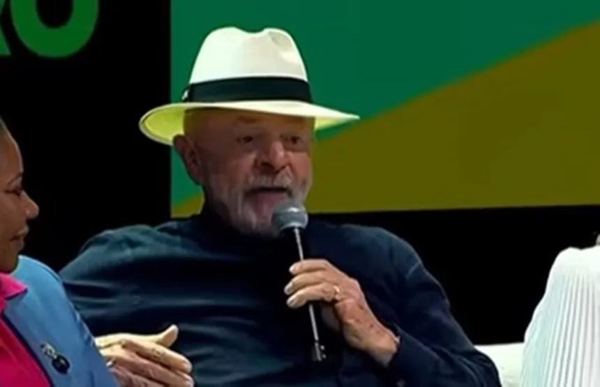 lula-lanca-tela-brasil-e-exalta-papel-da-cultura:-“tenho-uma-patria”