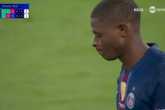 david-raya-do-arsenal-defende-cobranca-de-penalti-de-nuno-mendes-para-paris-saint-germain-na-champions-league