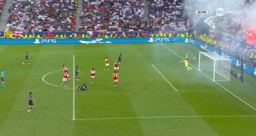 quase-golaco-de-chapada-do-vitinha-em-psg-x-arsenal-na-final-da-liga-dos-campeoes-da-uefa