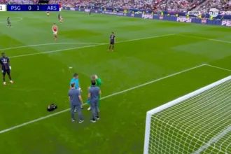 safonov-recebe-atendimento-apos-choque-na-cabeca-durante-final-da-uefa-entre-psg-x-arsenal,-placar-0x1