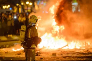 incendio-mata-16-estudantes-em-dormitorio-de-escola-para-meninas-no-quenia