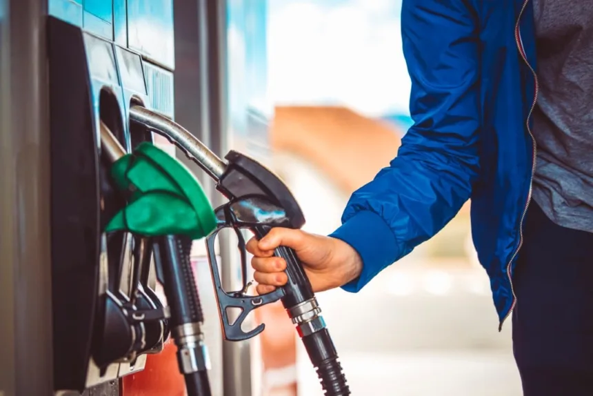 gasolina-e10-resiste-a-separacao-de-agua-em-condicoes-normais-de-armazenamento