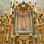 video:-quadro-de-nossa-senhora-de-guadalupe-fica-intacto-apos-queda-no-totus-tuus,-em-goiania