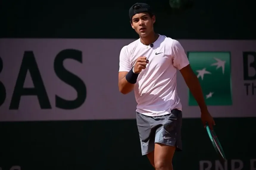 goiano-luis-augusto-miguel-estreia-com-vitoria-em-roland-garros-junior