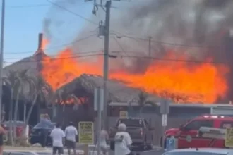 cocoa-beach-registra-incendio-em-restaurante-the-tiny-turtle,-que-causa-danos;-meta-de-us$-7.000-no-gofundme