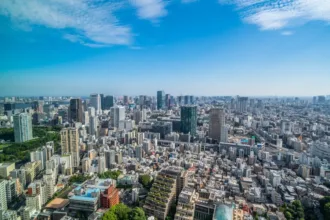 shibuya,-em-toquio,-multa-em-2.000-ienes-quem-joga-lixo-no-chao-para-combater-impacto-do-turismo-excessivo