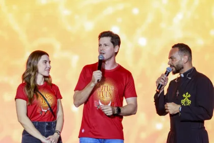 “momento-que-fortalece-a-fe-do-povo-goiano”,-diz-daniel-vilela-durante-totus-tuus-no-serra-dourada