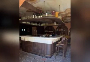 restaurante-da-casacor-goias-tem-teto-inspirado-em-palacio-de-florenca;-video