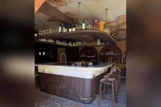restaurante-da-casacor-goias-tem-teto-inspirado-em-palacio-de-florenca;-video