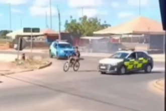 jovem-usa-bicicleta-eletrica-e-consegue-fugir-apos-perseguicao-da-pm-e-da-smt,-em-aguas-lindas;-video