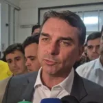 dark-horse:-base-ataca-e-oposicao-desvincula-flavio-de-operacao-contra-produtora