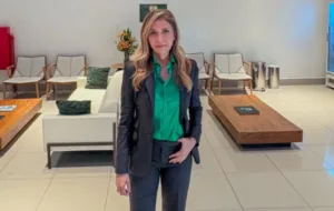 leila-pereira-confirma-que-fez-as-pazes-com-john-textor-e-mantem-criticas-a-luiz-eduardo-baptista