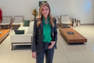 leila-pereira-confirma-que-fez-as-pazes-com-john-textor-e-mantem-criticas-a-luiz-eduardo-baptista