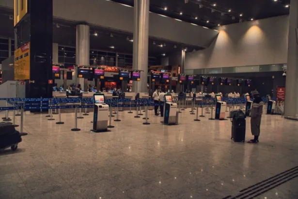 aeroportos-de-congonhas-e-guarulhos-registram-paralisacao-por-pane-na-comunicacao-nesta-terca-feira-(2)