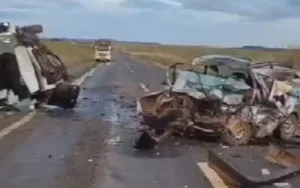tres-pessoas-morrem-apos-acidente-entre-van-da-saude-e-carro-na-go-230