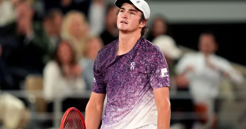 joao-fonseca-e-superado-por-mensik-e-da-adeus-a-roland-garros-–-cnn-brasil