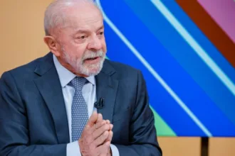 lula-diz-que-flavio-e-traidor-e-atrapalha-negociacoes-com-trump-–-poder360