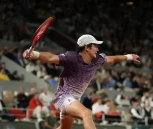 joao-fonseca-cai-em-roland-garros-apos-campanha-heroica