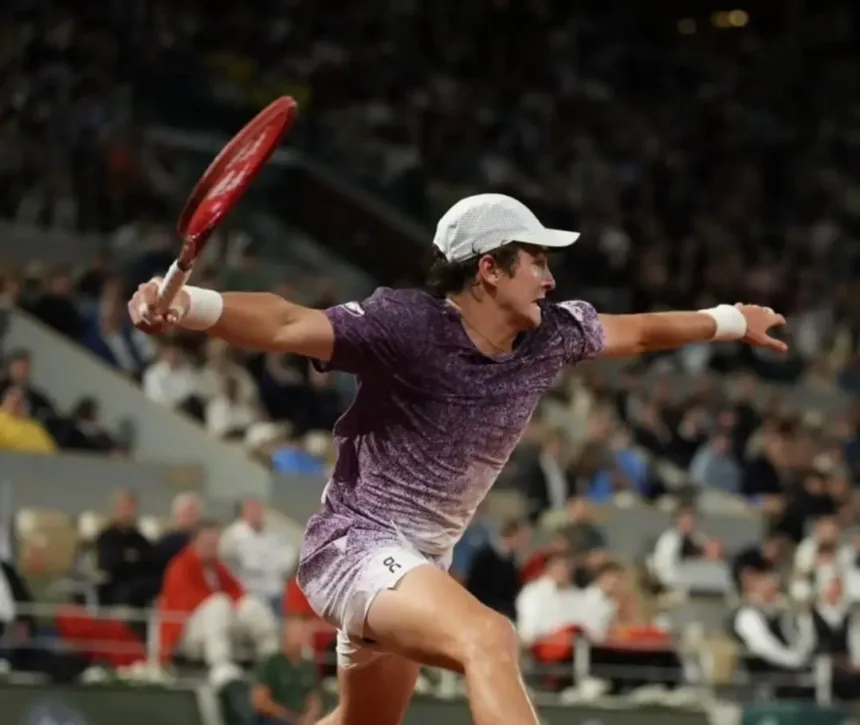 joao-fonseca-cai-em-roland-garros-apos-campanha-heroica